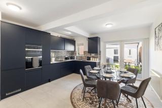 Studio at Tube Station Sleeps 3 Private Bathroom shared Kitchen 4 - Edgware - 3