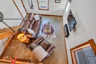 The Den at J-Barn - Secluded Retreat - 6