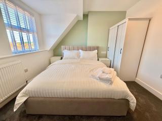 No 26 6 Bedroom House By AltoLuxoExperience Short Lets & Serviced Accommodation With Free Wifi - Burnham on Sea - 4