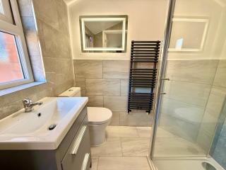 No 26 6 Bedroom House By AltoLuxoExperience Short Lets & Serviced Accommodation With Free Wifi - Burnham on Sea - 2