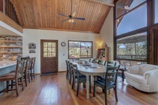 Faraway Lodge - Pine - 4
