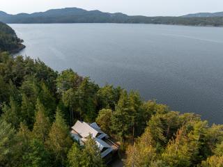 Magical Beachfront, Hot Tub, Private, Spacious - Eastsound - 6