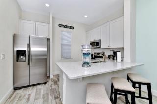 Sky Blue And Palm Trees Cottage Near Disney With Margaritaville Resort Island H2O Access - 8071Kd - Orlando - 3
