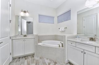 Sky Blue And Palm Trees Cottage Near Disney With Margaritaville Resort Island H2O Access - 8071Kd - Orlando - 2