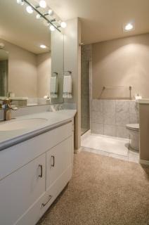 Gorgeous Queen Anne Townhouse - Rooftop Deck! - Seattle - 4