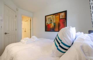 Gorgeous Queen Anne Townhouse - Rooftop Deck! - Seattle - 3