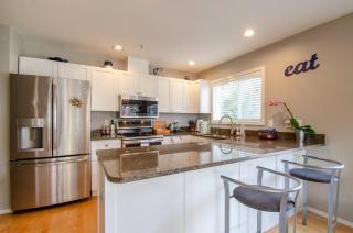 Gorgeous Queen Anne Townhouse - Rooftop Deck! - Seattle - 9