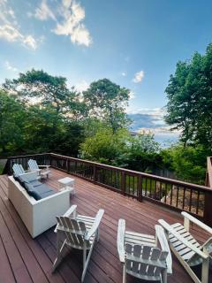 Beachfront Mansion + Pool - - 4