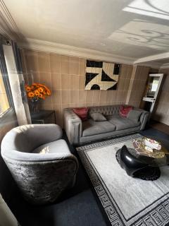 Résidence Shalom Bonamoussadi - Appartements Deluxe avec Wifi, Clim, Parking, Gardien 24h - 3