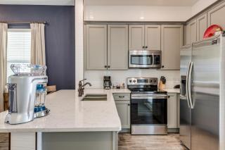 Breezy Cottage With Hot Tub Near Disney With Margaritaville Resort Island H2O Access - 8069Dr - Orlando - 3