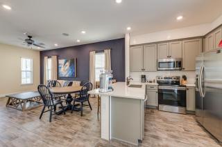 Breezy Cottage With Hot Tub Near Disney With Margaritaville Resort Island H2O Access - 8069Dr - Orlando - 1