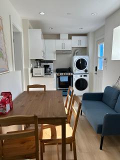 Quiet, cozy 2BR1BA near Skytrain - Vancouver - 3