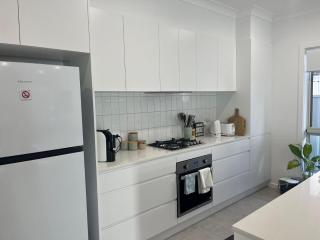 Paradise Palms Retreat - Lake Illawarra - 4