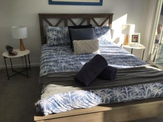 Paradise Palms Retreat - Lake Illawarra - 3