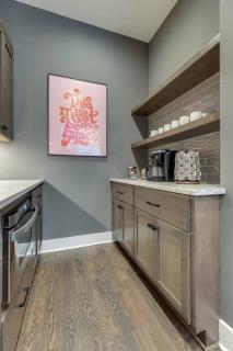 Dazzling Nashville Home - Minutes to - Broadway 4BR 4BA - Nashville - 1