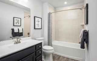 Modern Home with Private Bath Stylish & Comfy - Frederick - 8