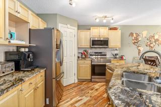 3 bdrm House-Quick Mountain Access, Pool Table, AC - Calgary - 3