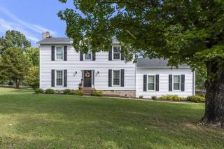 Private Neighborhood Getaway - Big Backyard & Game Room - - 0