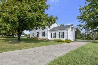 Private Neighborhood Getaway - Big Backyard & Game Room - - 3