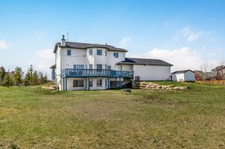 Acreage, 5 bdrm, King Bed, AC, Wood Fireplace, Rural - 9