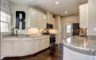 Modern Home with Private Bath Stylish & Comfy - Frederick - 7