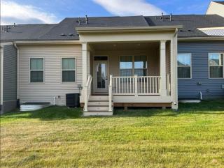 Modern Home with Private Bath Stylish & Comfy - Frederick - 4