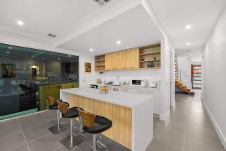 Water Front at Geelong Holiday K Villa - North Shore - 6