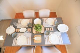 Rocky Mtn Escape-3 bdrm-near shops, dining, UofC - Calgary - 1