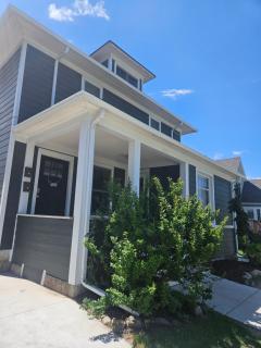 Downtown 1 Bedroom Charmer - Walk, Bike, Enjoy!! - 2