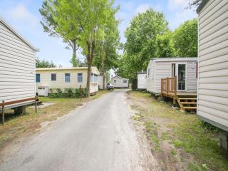 Swanky Mobile Home in Saint Jean de Monts near Seabeach - Saint-Jean-de-Monts - 1