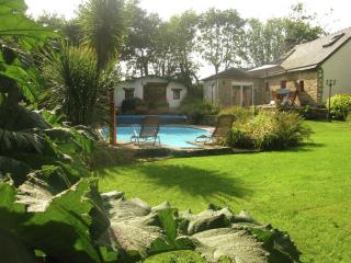 Family Holiday Home with Pool - Coray - 4