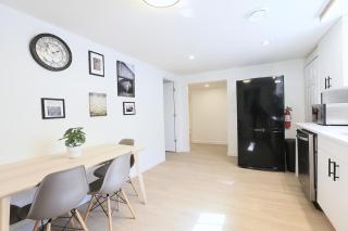 3br - near shops dining, 9 min DT, 4 min to UofC - 7