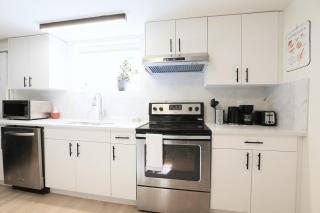 3br - near shops dining, 9 min DT, 4 min to UofC - 4