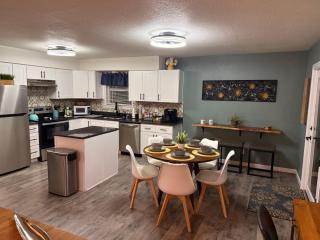 Sunrise Experience w/King Size Bed & Pet Friendly - Roswell - 8