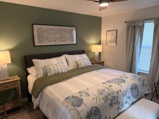 Sunrise Experience w/King Size Bed & Pet Friendly - Roswell - 2