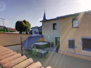 Gîte lumineux avec jardin, jacuzzi, et équipements modernes, idéal pour séjours en famille ou entre amis - FR-1-496-234 - Montchal - 7