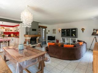 Maison avec piscine privée, 3 chambres et jardin fleuri, proche de Sarlat et des sites touristiques. - FR-1-616-179 - 1
