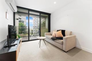 Urban Retreat Modern Elegance in Docklands - Melbourne - 4