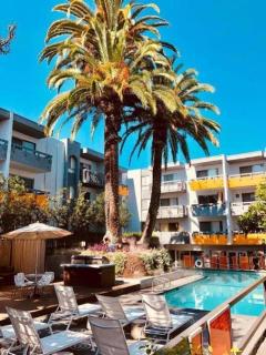 Tranquil Getaway With Pool & Balcony in Hollywood - Los Angeles - 0