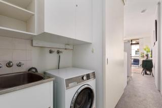 Chic Inner-City 1 Bedroom with Private Balcony - Sidney - 2