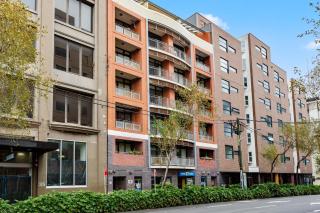 Chic Inner-City 1 Bedroom with Private Balcony - Sidney - 1