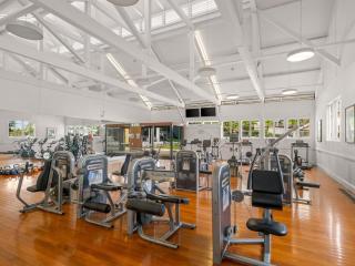Sunny 2-Bed in Valley with Premium Amenities - 6