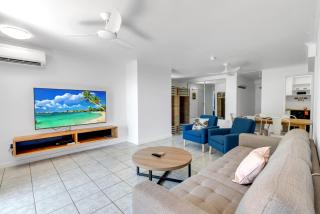 Central Cairns Stay with Pool Spa & BBQ - Cairns North - 0