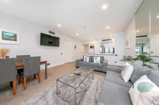 Luxurious & Spacious Living with Breathtaking Views - 5