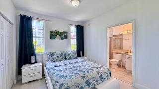 Sunny Townhome Near Ocean – Walk to Sand in 5 min! - 8