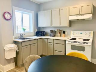 Cozy 1BR by Hospital & Uptown - Saint John - 6
