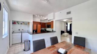 Sunny Townhome Near Ocean – Walk to Sand in 5 min! - Hallandale Beach - 7