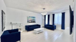 Sunny Townhome Near Ocean – Walk to Sand in 5 min! - Hallandale Beach - 4