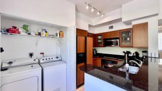 Sunny Townhome Near Ocean – Walk to Sand in 5 min! - Hallandale Beach - 1
