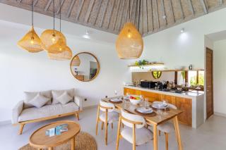 Villa Sylvia by Pertama Stay - 8